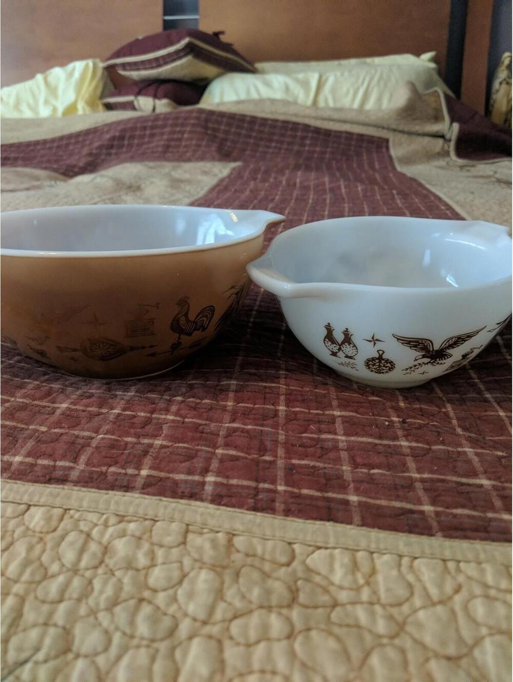 Pyrex Vintage Set of 2 Early American Brown Mixing Nesting Bowls Gold